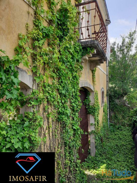 Casa de habitação T7 em Pedra por recuperar com terreno de 2040m2 Casa de habitação T7 em Pedra por recuperar com terreno de 2040m2