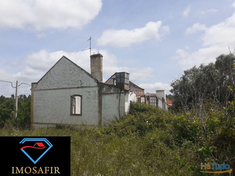 Casa de habitação T7 em Pedra por recuperar com terreno de 2040m2 Casa de habitação T7 em Pedra por recuperar com terreno de 2040m2
