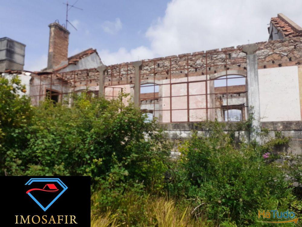 Casa de habitação T7 em Pedra por recuperar com terreno de 2040m2 Casa de habitação T7 em Pedra por recuperar com terreno de 2040m2