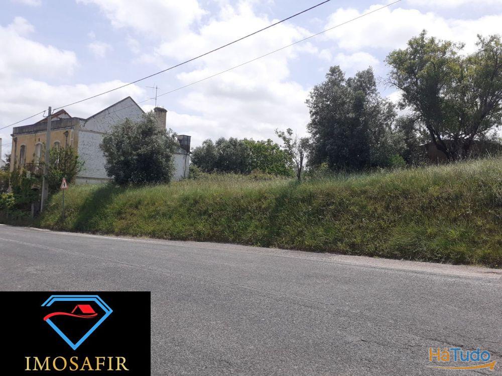 Casa de habitação T7 em Pedra por recuperar com terreno de 2040m2 Casa de habitação T7 em Pedra por recuperar com terreno de 2040m2