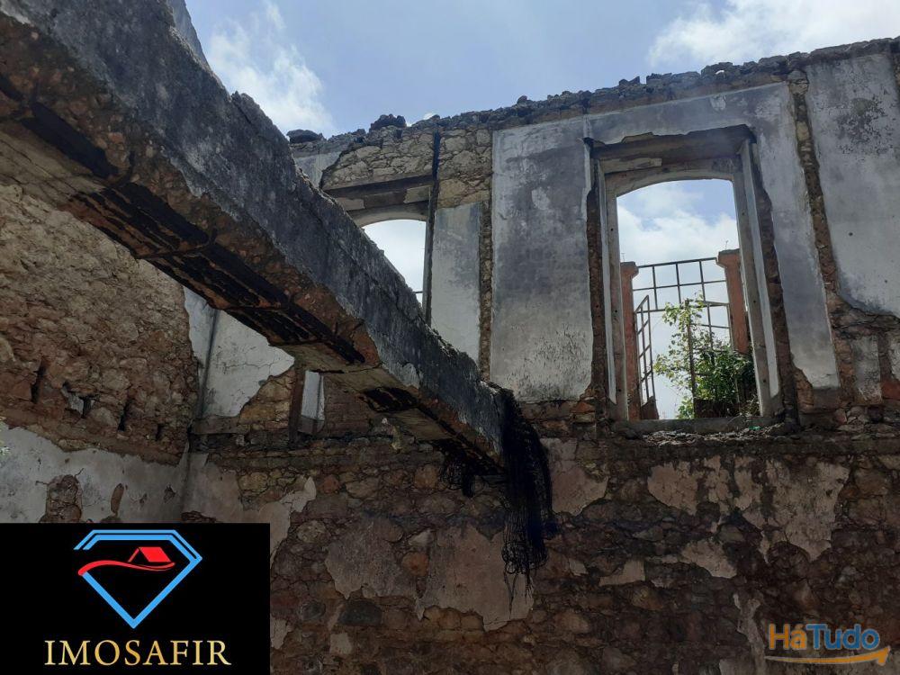 Casa de habitação T7 em Pedra por recuperar com terreno de 2040m2 Casa de habitação T7 em Pedra por recuperar com terreno de 2040m2
