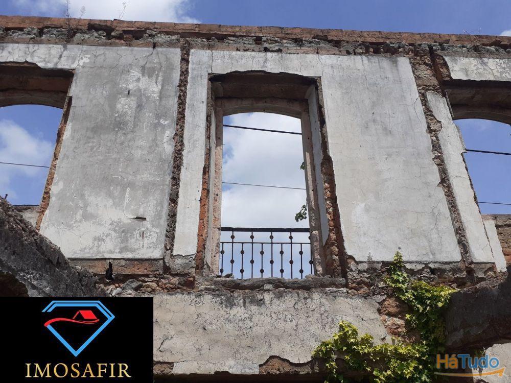 Casa de habitação T7 em Pedra por recuperar com terreno de 2040m2 Casa de habitação T7 em Pedra por recuperar com terreno de 2040m2