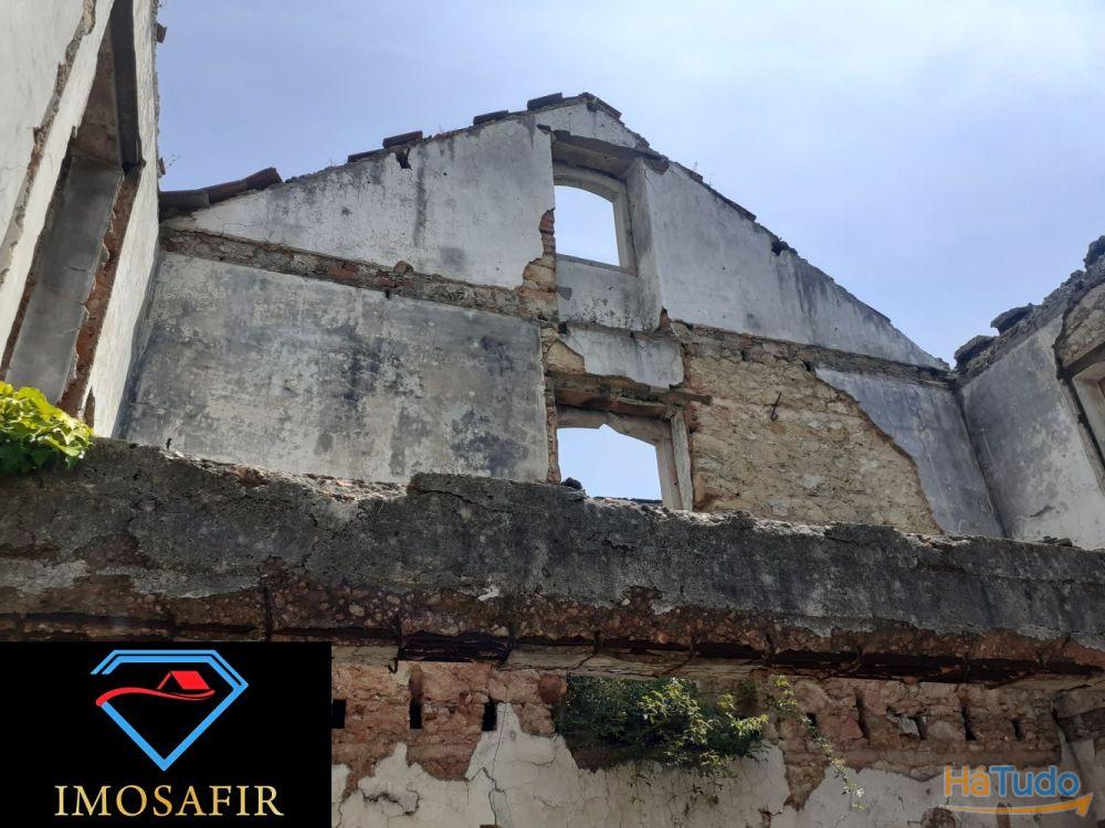 Casa de habitação T7 em Pedra por recuperar com terreno de 2040m2 Casa de habitação T7 em Pedra por recuperar com terreno de 2040m2