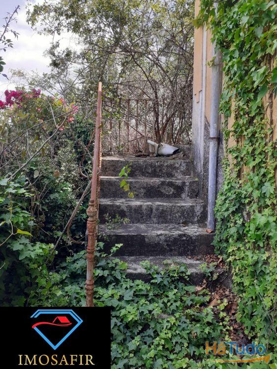 Casa de habitação T7 em Pedra por recuperar com terreno de 2040m2 Casa de habitação T7 em Pedra por recuperar com terreno de 2040m2