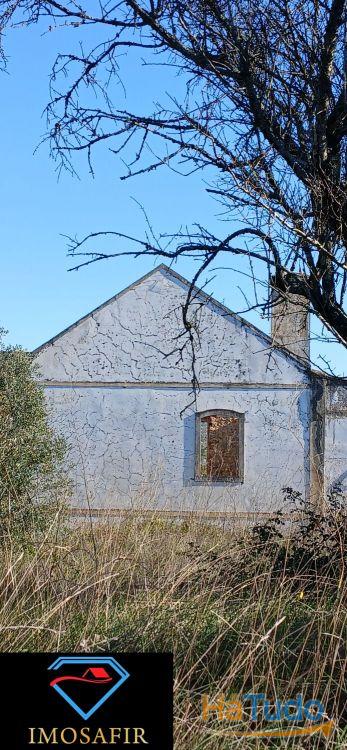 Casa de habitação T7 em Pedra por recuperar com terreno de 2040m2 Casa de habitação T7 em Pedra por recuperar com terreno de 2040m2