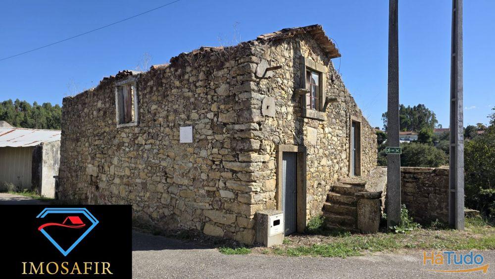 Casa em pedra e celeiro para restaurar Casa em pedra e celeiro para restaurar