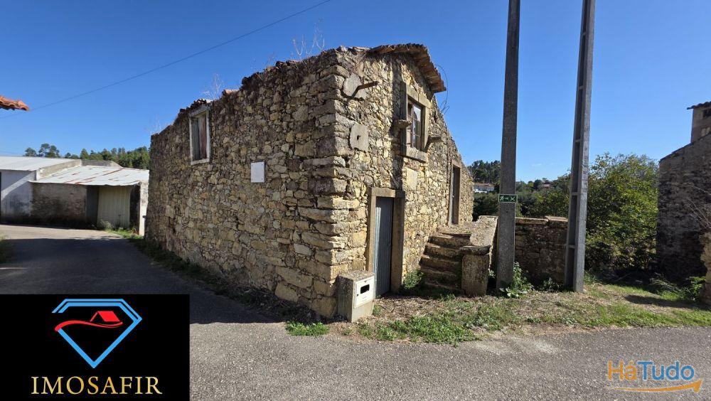 Casa em pedra e celeiro para restaurar Casa em pedra e celeiro para restaurar