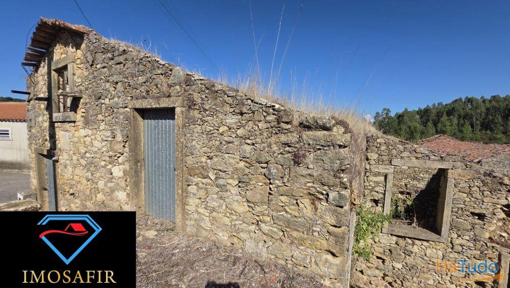 Casa em pedra e celeiro para restaurar Casa em pedra e celeiro para restaurar