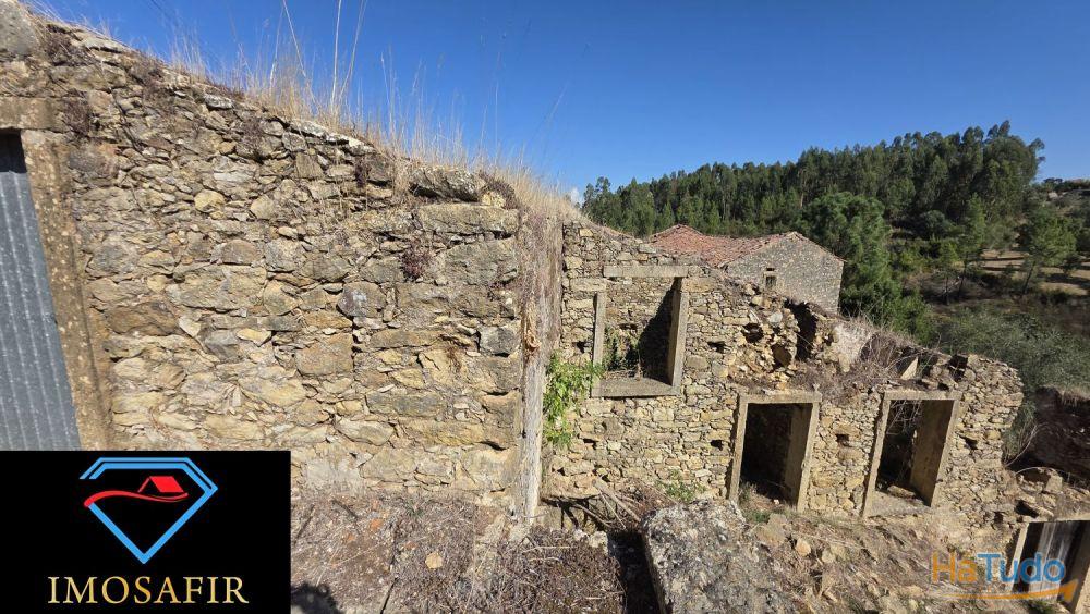 Casa em pedra e celeiro para restaurar Casa em pedra e celeiro para restaurar