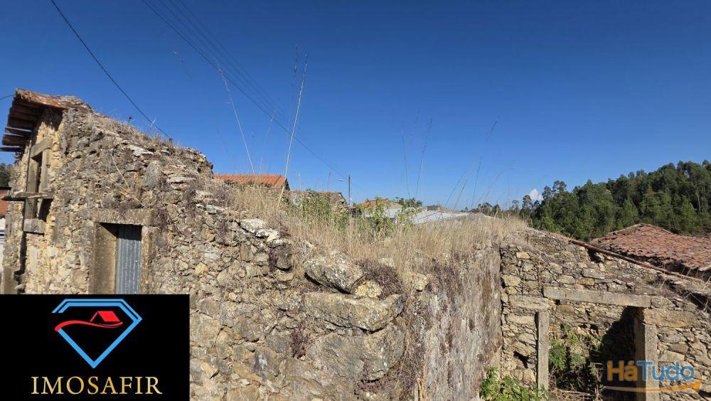 Casa em pedra e celeiro para restaurar Casa em pedra e celeiro para restaurar
