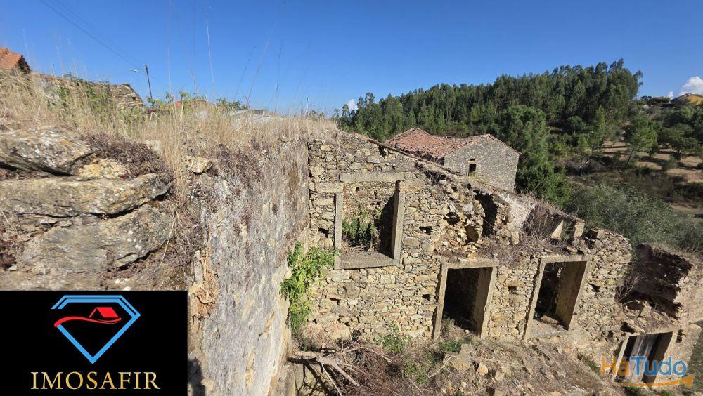 Casa em pedra e celeiro para restaurar Casa em pedra e celeiro para restaurar