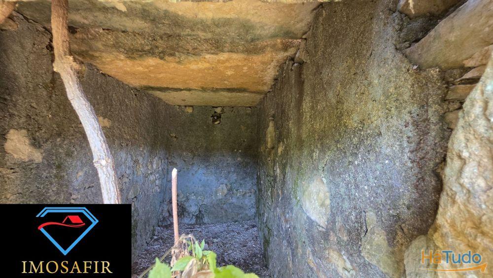 Casa em pedra e celeiro para restaurar Casa em pedra e celeiro para restaurar