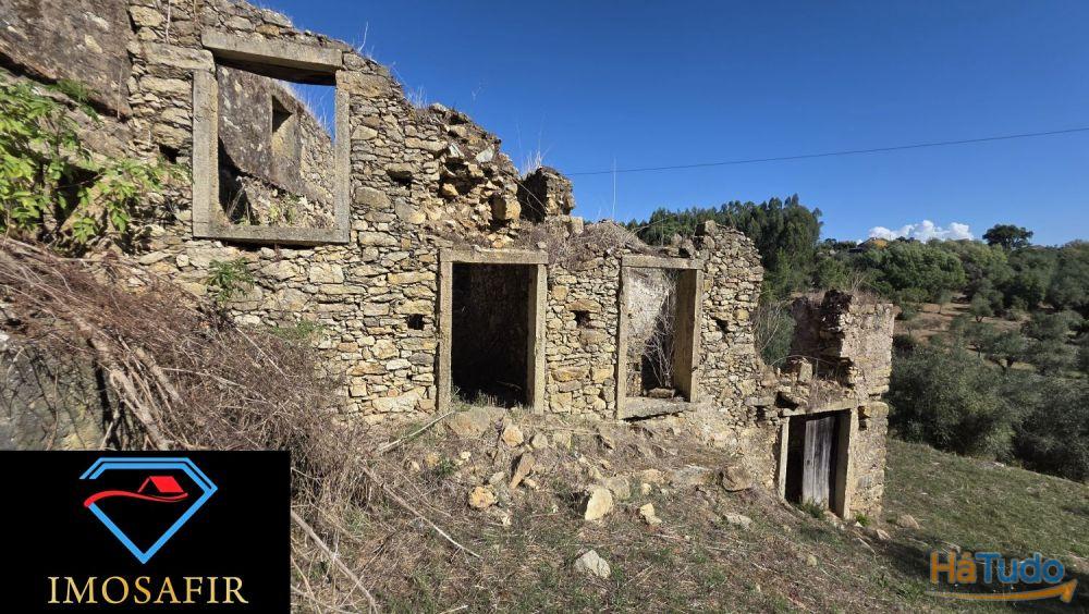 Casa em pedra e celeiro para restaurar Casa em pedra e celeiro para restaurar