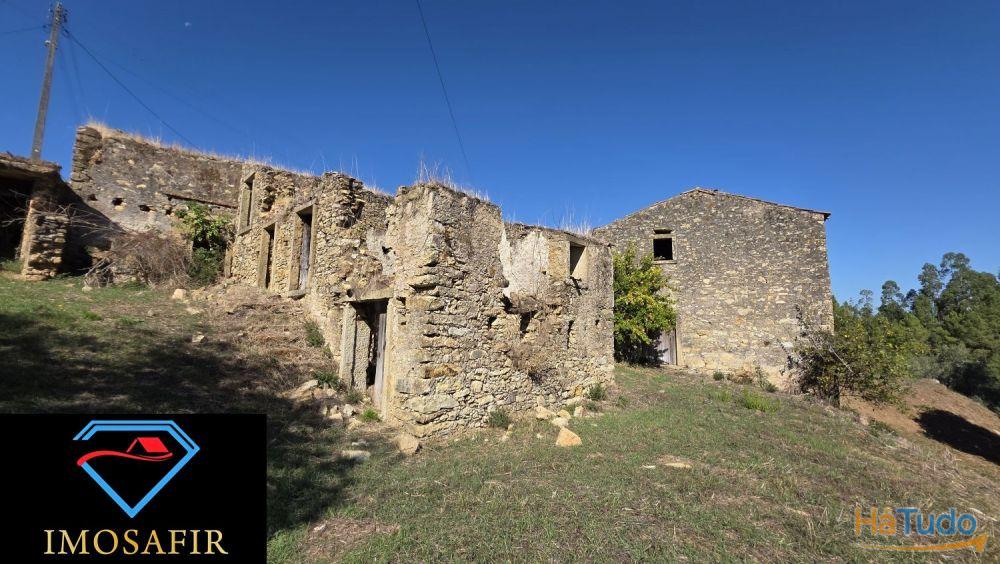 Casa em pedra e celeiro para restaurar Casa em pedra e celeiro para restaurar