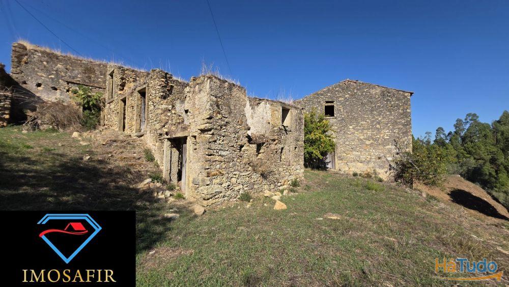 Casa em pedra e celeiro para restaurar Casa em pedra e celeiro para restaurar