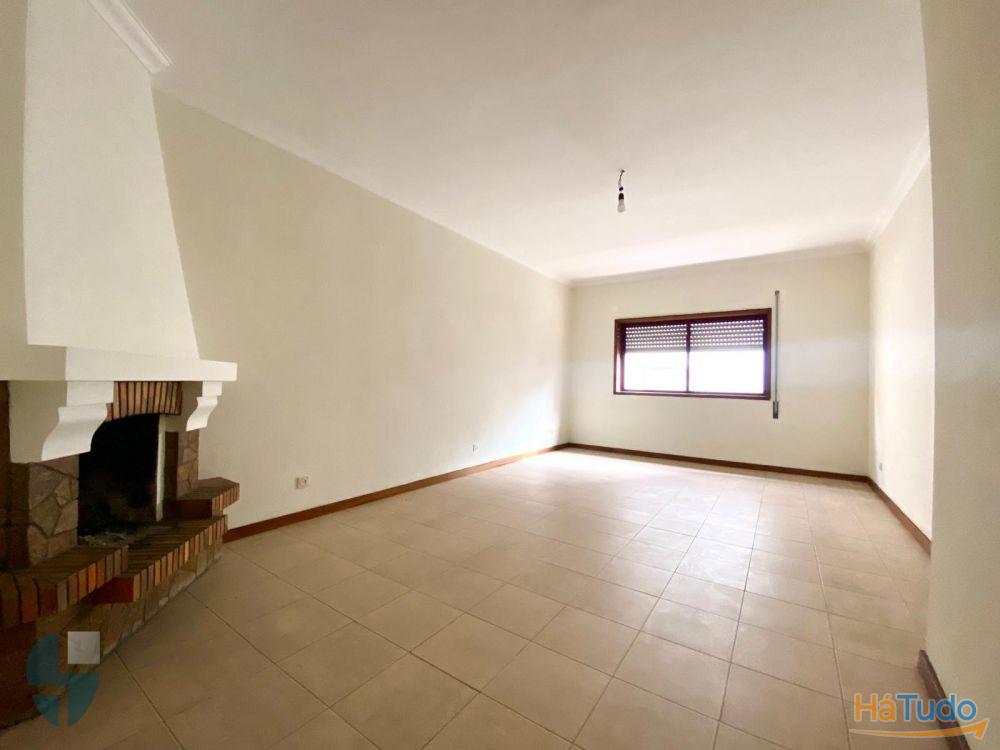 Apartamento T2 em Fânzeres a 950 metros do Metro. Apartamento T2 em Fânzeres a 950 metros do Metro.