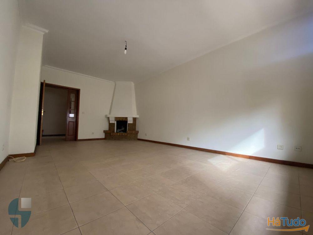 Apartamento T2 em Fânzeres a 950 metros do Metro. Apartamento T2 em Fânzeres a 950 metros do Metro.