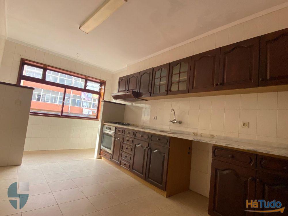Apartamento T2 em Fânzeres a 950 metros do Metro. Apartamento T2 em Fânzeres a 950 metros do Metro.