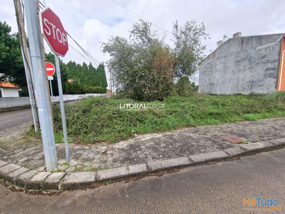 Lote de Terreno Aradas - Moradia com 3 Frentes Lote de Terreno Aradas - Moradia com 3 Frentes