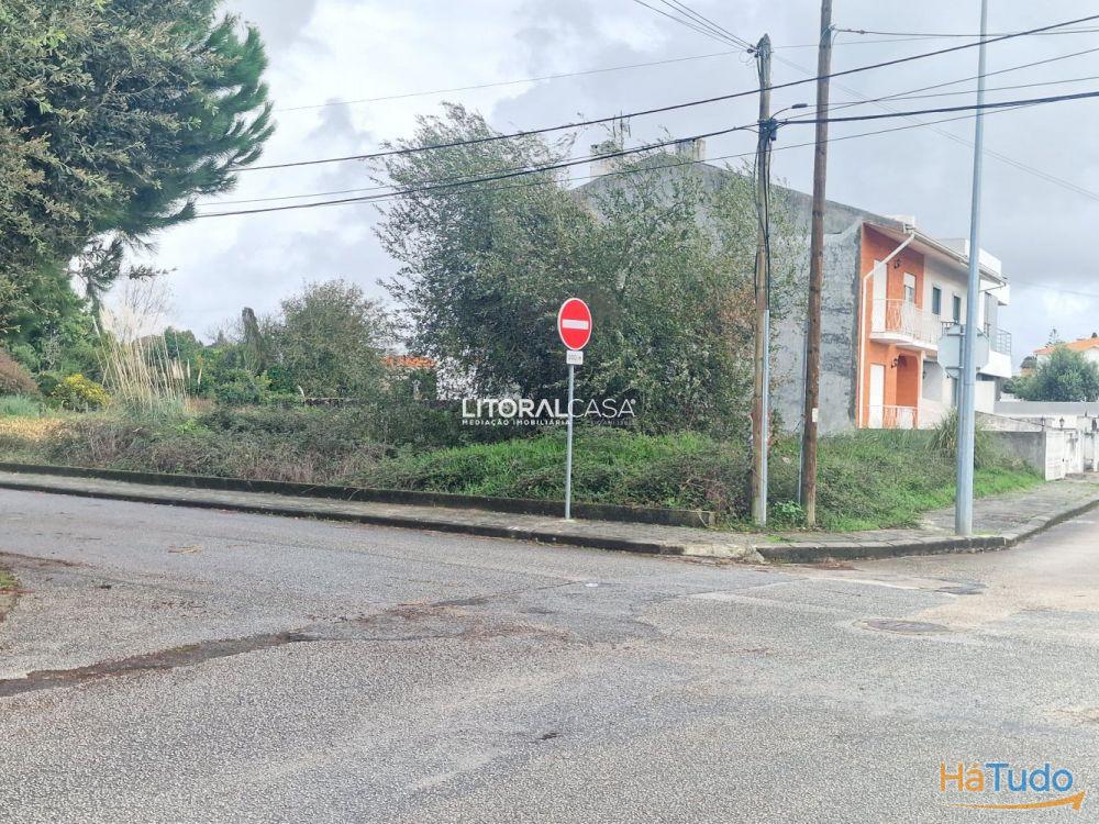 Lote de Terreno Aradas - Moradia com 3 Frentes Lote de Terreno Aradas - Moradia com 3 Frentes
