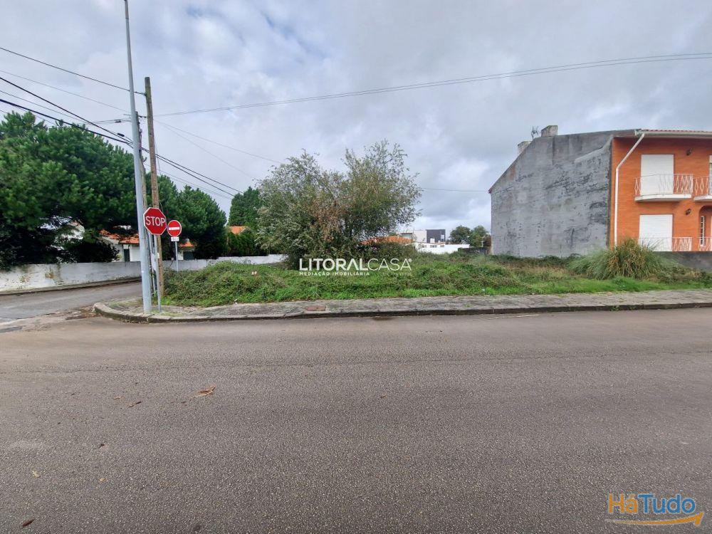 Lote de Terreno Aradas - Moradia com 3 Frentes Lote de Terreno Aradas - Moradia com 3 Frentes
