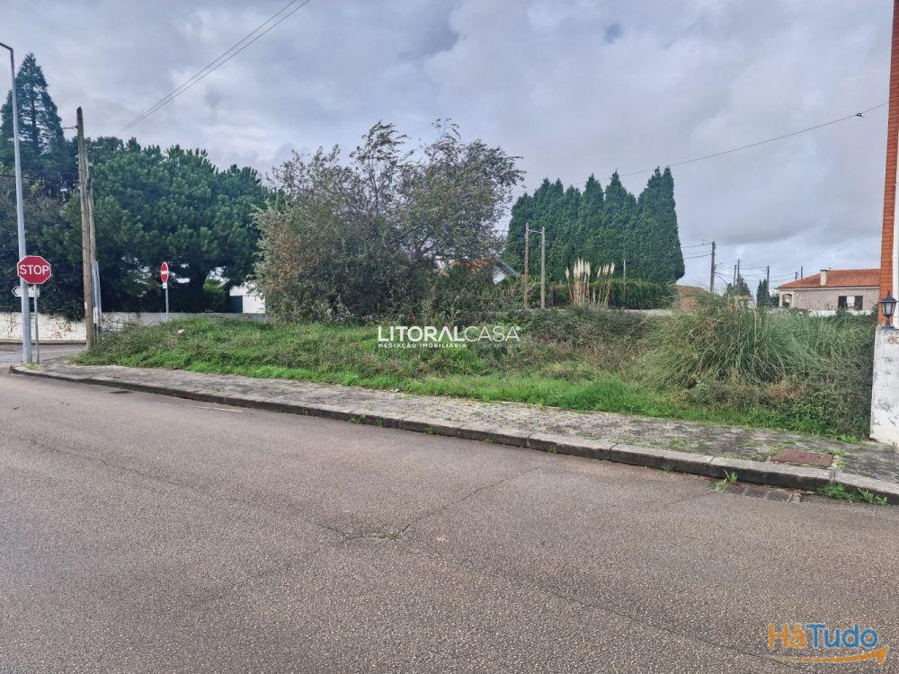 Lote de Terreno Aradas - Moradia com 3 Frentes Lote de Terreno Aradas - Moradia com 3 Frentes