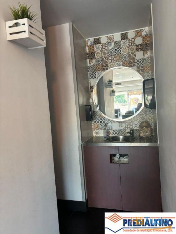 Trespasse de café com esplanada próximo ao Centro da Maia. Trespasse de café com esplanada próximo ao Centro da Maia.