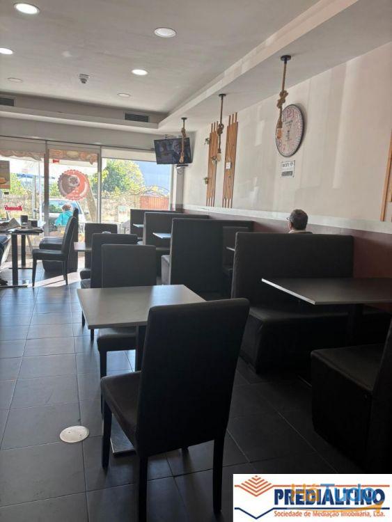 Trespasse de café com esplanada próximo ao Centro da Maia. Trespasse de café com esplanada próximo ao Centro da Maia.