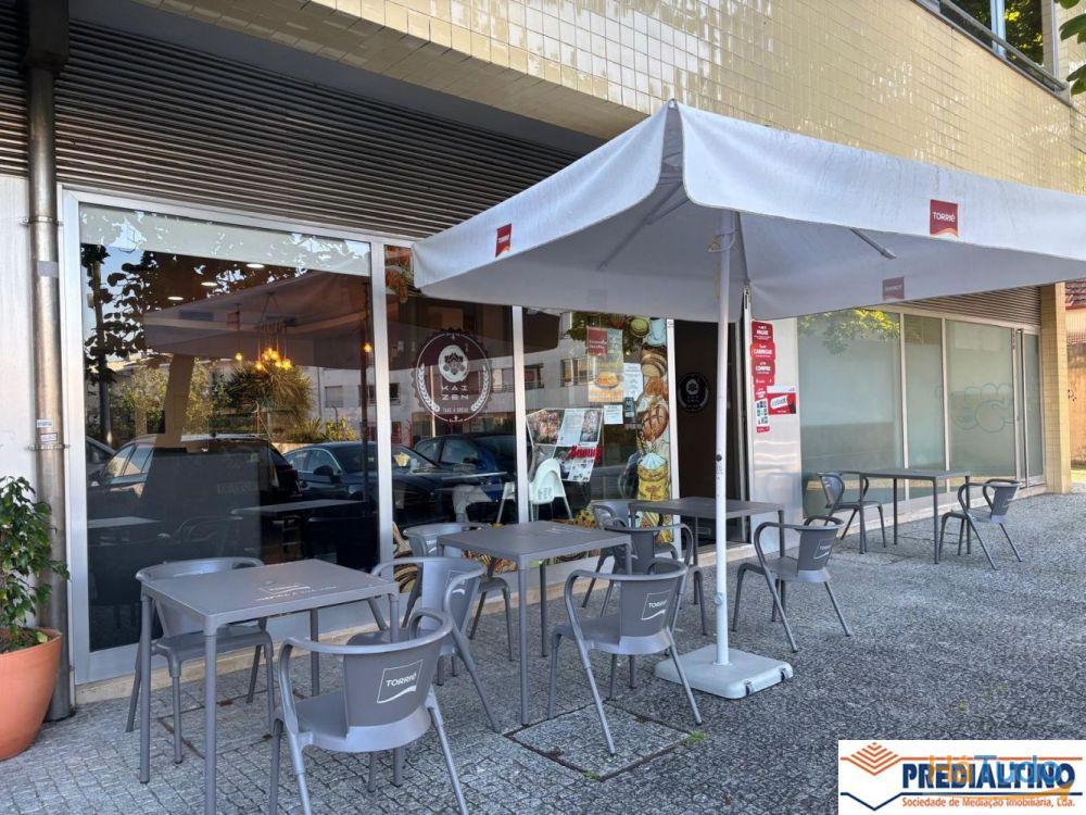 Trespasse de café com esplanada próximo ao Centro da Maia. Trespasse de café com esplanada próximo ao Centro da Maia.