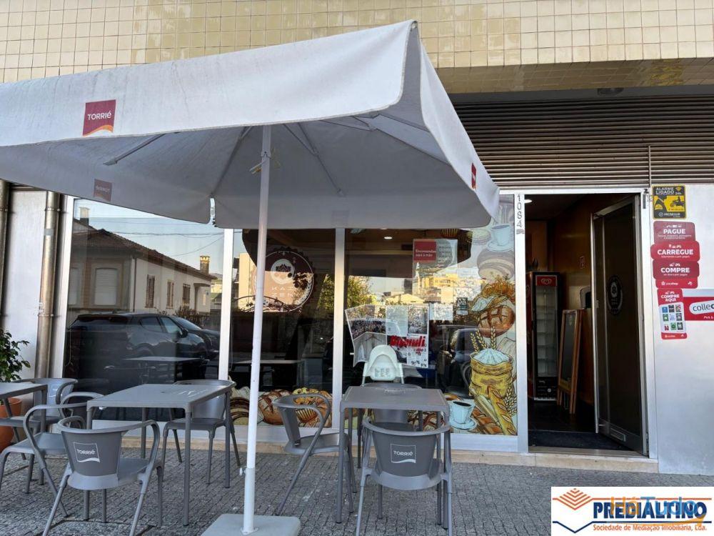 Trespasse de café com esplanada próximo ao Centro da Maia. Trespasse de café com esplanada próximo ao Centro da Maia.