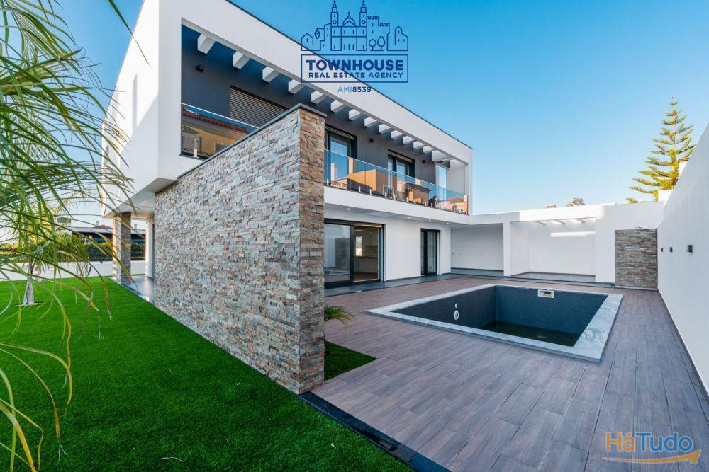 Moradia nova V4 Isolada em Azeitão com de 420m2 de terreno e ABP 210m2 com piscina Moradia nova V4 Isolada em Azeitão com de 420m2 de terreno e ABP 210m2 com piscina