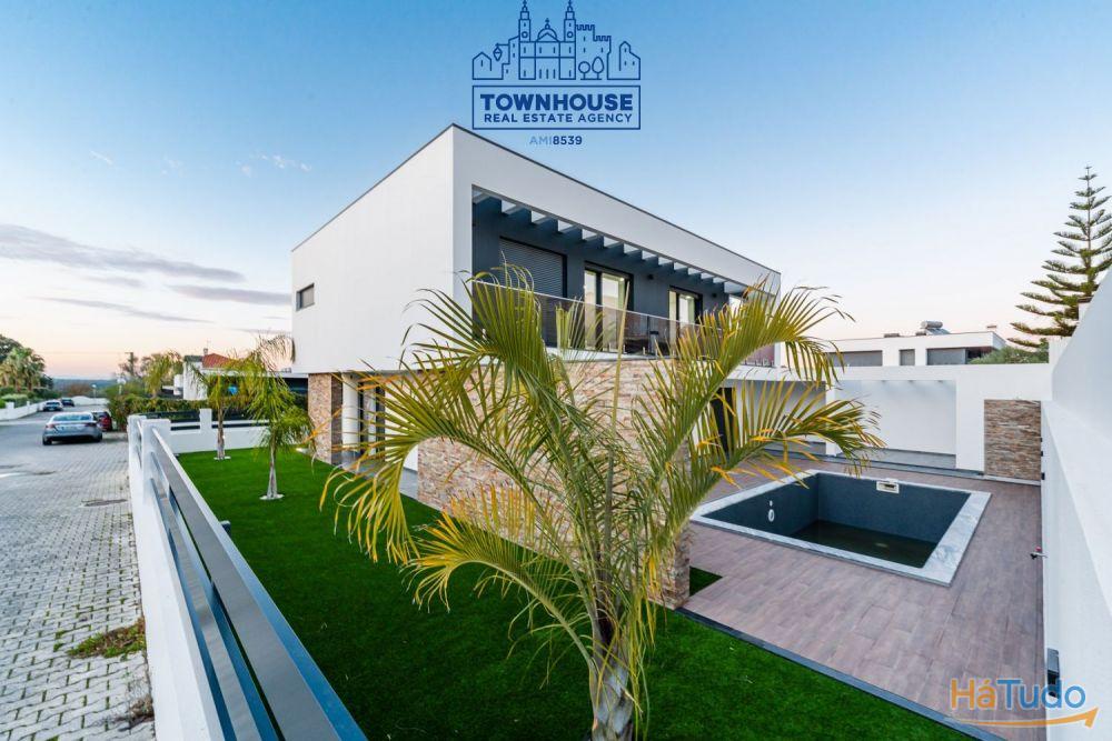 Moradia nova V4 Isolada em Azeitão com de 420m2 de terreno e ABP 210m2 com piscina Moradia nova V4 Isolada em Azeitão com de 420m2 de terreno e ABP 210m2 com piscina