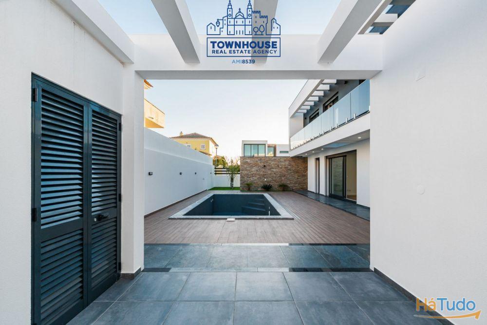 Moradia nova V4 Isolada em Azeitão com de 420m2 de terreno e ABP 210m2 com piscina Moradia nova V4 Isolada em Azeitão com de 420m2 de terreno e ABP 210m2 com piscina
