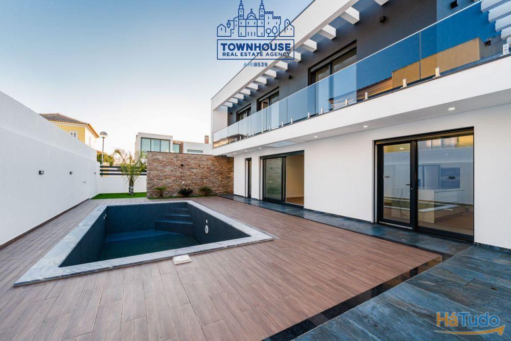 Moradia nova V4 Isolada em Azeitão com de 420m2 de terreno e ABP 210m2 com piscina Moradia nova V4 Isolada em Azeitão com de 420m2 de terreno e ABP 210m2 com piscina