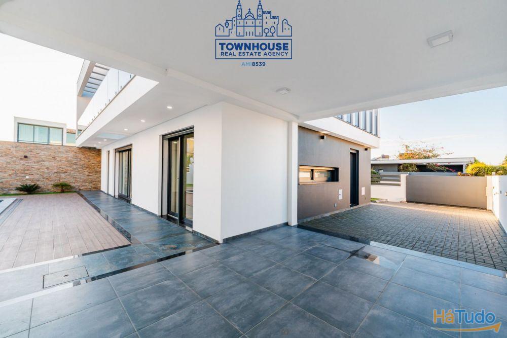 Moradia nova V4 Isolada em Azeitão com de 420m2 de terreno e ABP 210m2 com piscina Moradia nova V4 Isolada em Azeitão com de 420m2 de terreno e ABP 210m2 com piscina