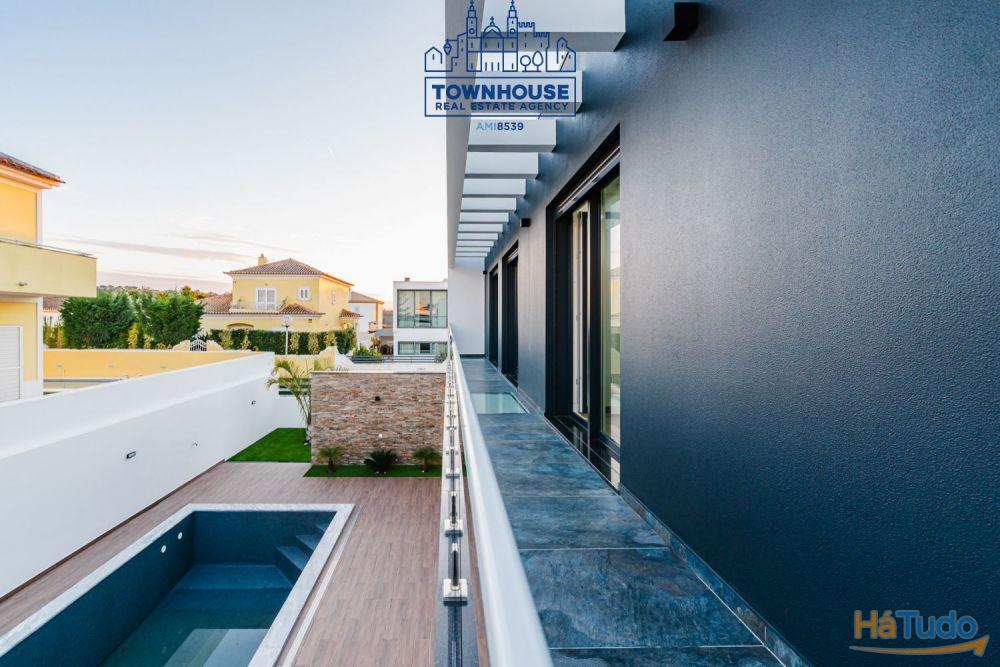 Moradia nova V4 Isolada em Azeitão com de 420m2 de terreno e ABP 210m2 com piscina Moradia nova V4 Isolada em Azeitão com de 420m2 de terreno e ABP 210m2 com piscina