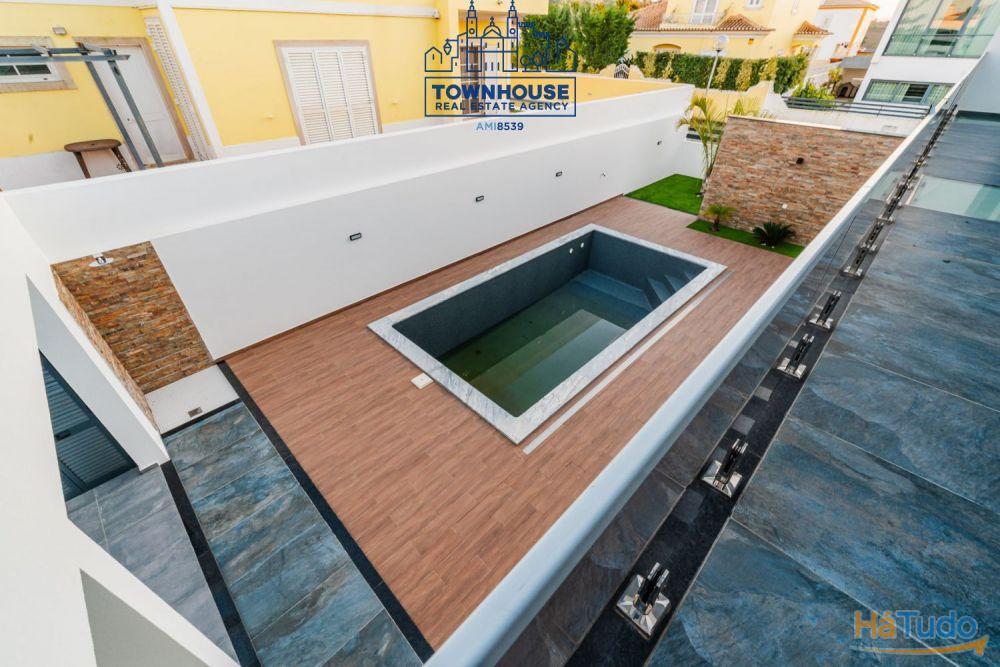 Moradia nova V4 Isolada em Azeitão com de 420m2 de terreno e ABP 210m2 com piscina Moradia nova V4 Isolada em Azeitão com de 420m2 de terreno e ABP 210m2 com piscina