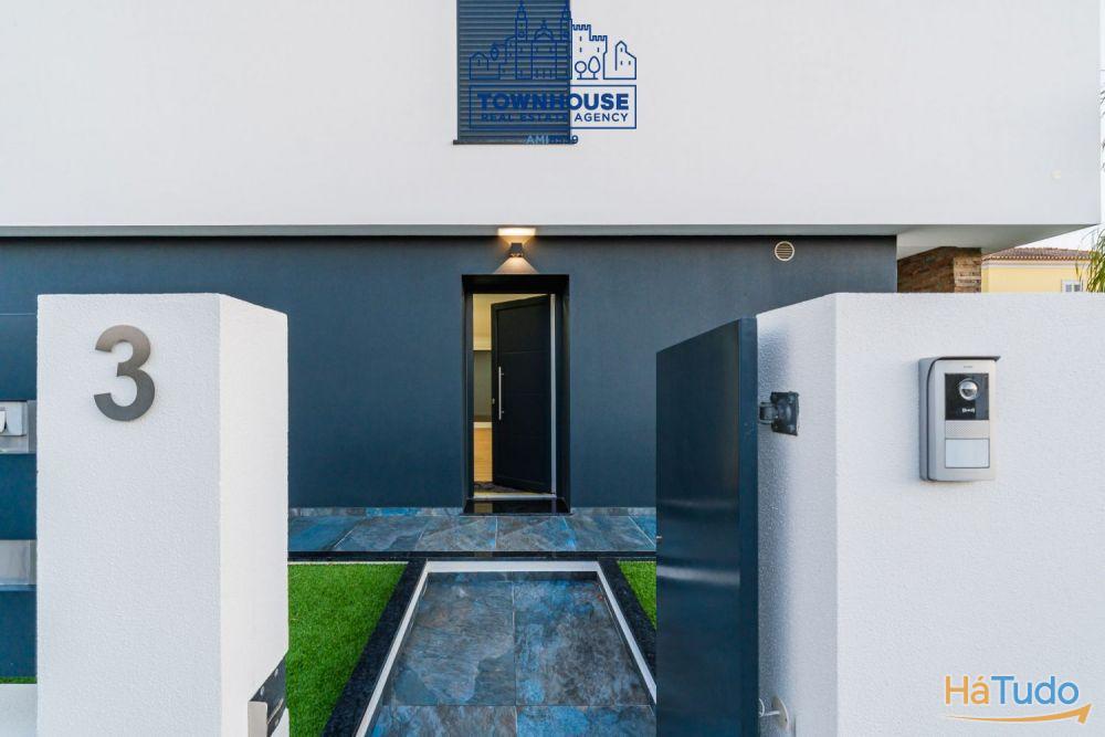 Moradia nova V4 Isolada em Azeitão com de 420m2 de terreno e ABP 210m2 com piscina Moradia nova V4 Isolada em Azeitão com de 420m2 de terreno e ABP 210m2 com piscina