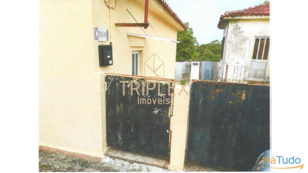 Casa com 3 inquilinos e Terreno - Monte Sta Cruz Casa com 3 inquilinos e Terreno - Monte Sta Cruz