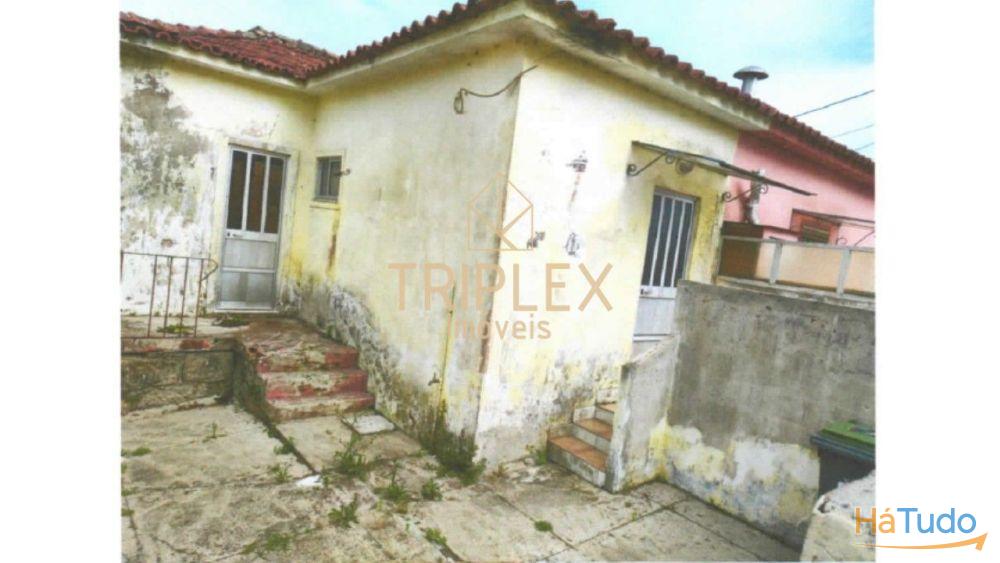 Casa com 3 inquilinos e Terreno - Monte Sta Cruz Casa com 3 inquilinos e Terreno - Monte Sta Cruz