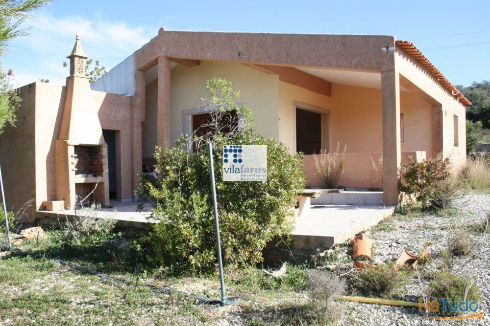 Moradia V2 para recuperar com vista mar Moradia V2 para recuperar com vista mar