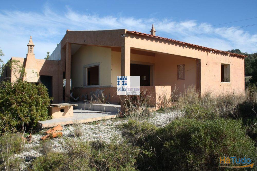 Moradia V2 para recuperar com vista mar Moradia V2 para recuperar com vista mar