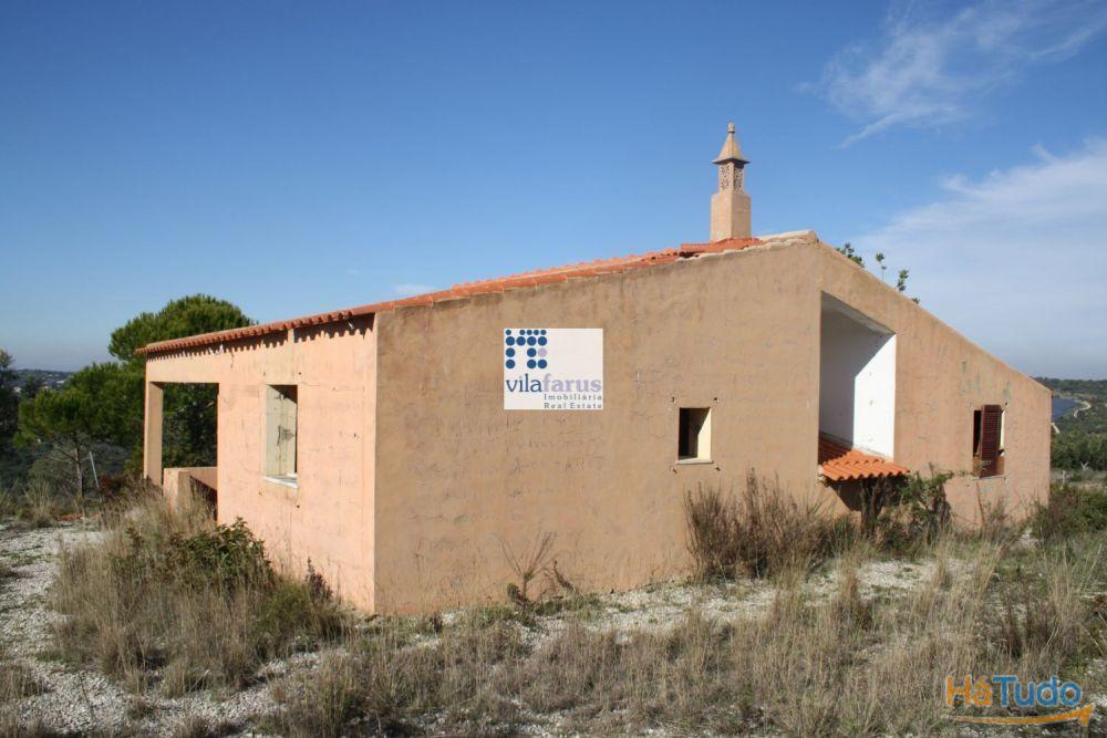 Moradia V2 para recuperar com vista mar Moradia V2 para recuperar com vista mar