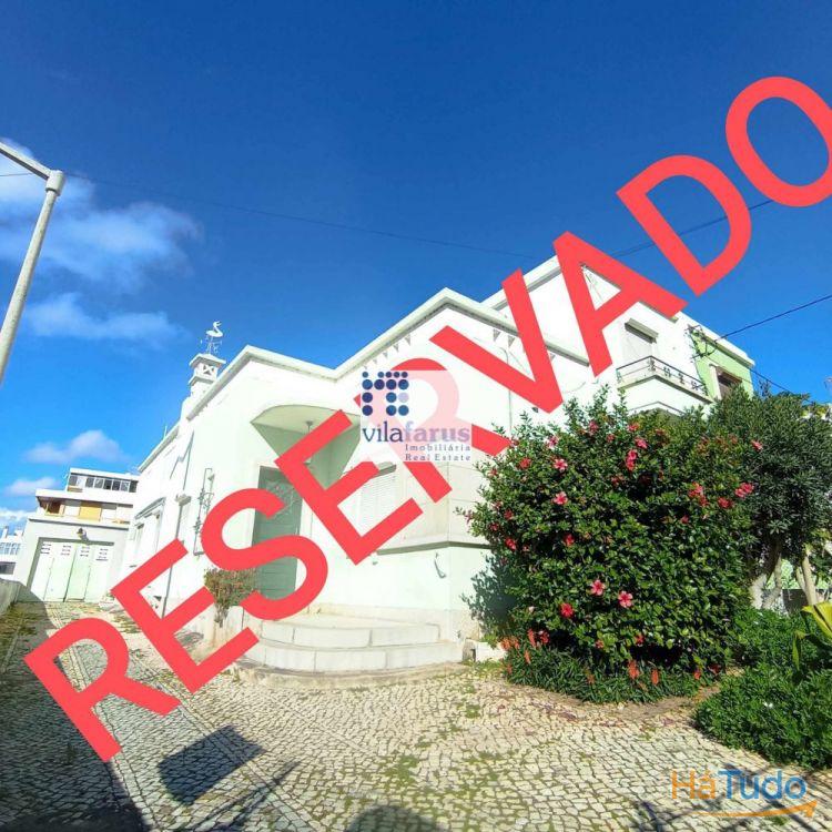 Fabulosa casa tradicional com amplo quintal no centro de Faro Fabulosa casa tradicional com amplo quintal no centro de Faro