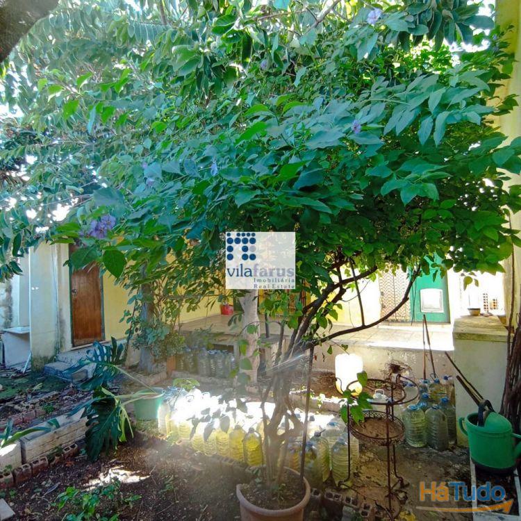 Fabulosa casa tradicional com amplo quintal no centro de Faro Fabulosa casa tradicional com amplo quintal no centro de Faro