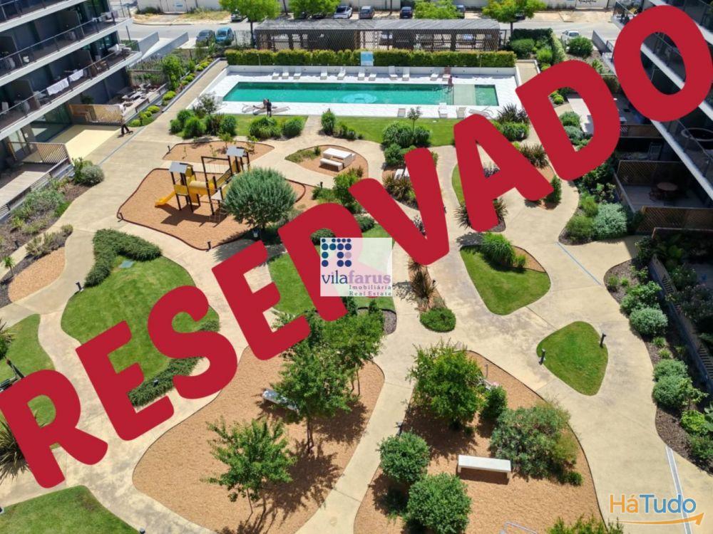 T2 de luxo em condomínio fechado com piscina T2 de luxo em condomínio fechado com piscina