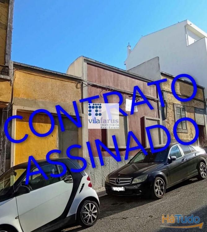 Duas casas com Logradouro de 280m2 Duas casas com Logradouro de 280m2