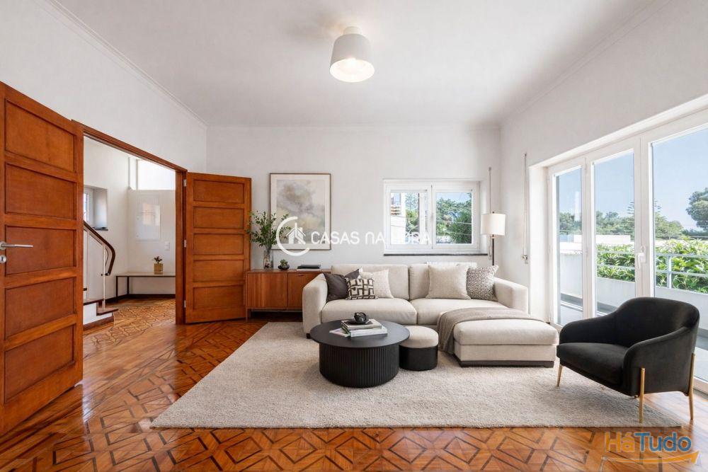 Moradia T3+T1 na Rua João das Regras, junto à Avenida de Sintra. Moradia T3+T1 na Rua João das Regras, junto à Avenida de Sintra.