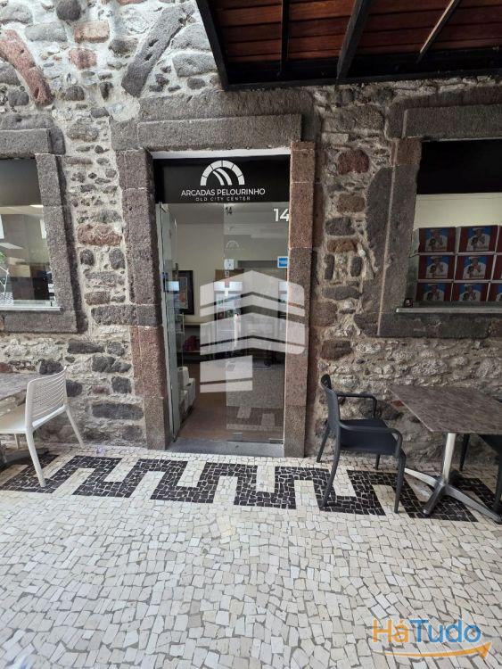 Loja ou escritório para arrendar, perto R. Fernão Ornelas e novo Pelourinho (Zona Velha Cidade) Loja ou escritório para arrendar, perto R. Fernão Ornelas e novo Pelourinho (Zona Velha Cidade)