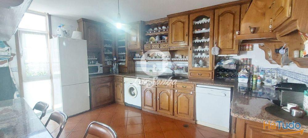 Moradia T4 com loja no R/C no centro da Póvoa de Varzim Moradia T4 com loja no R/C no centro da Póvoa de Varzim